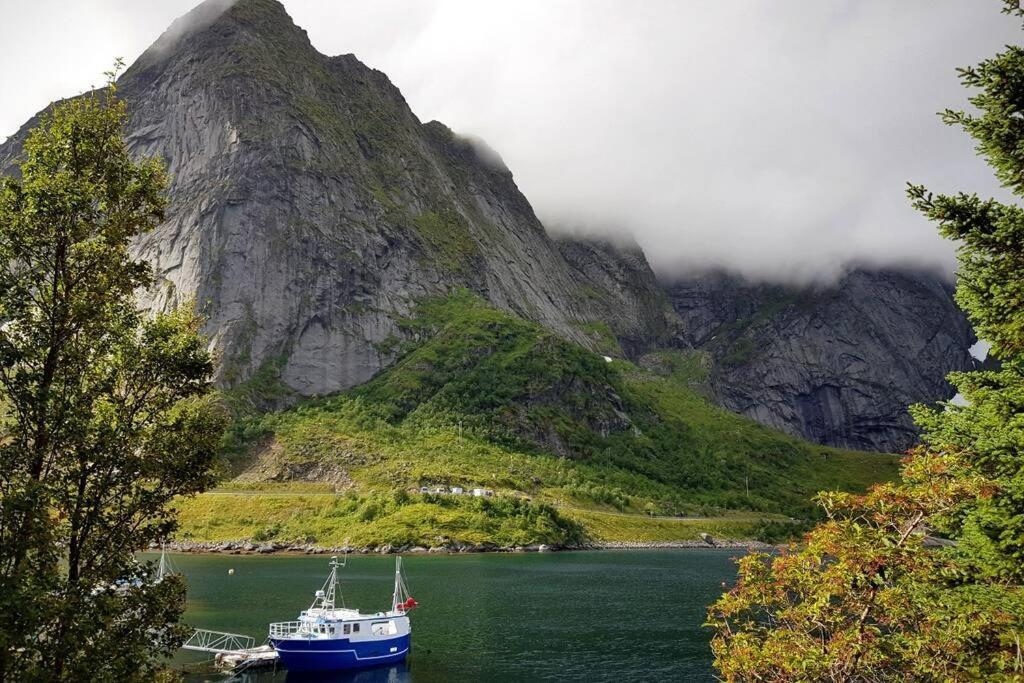 Cozy House By The Fjord In The Heart Of Lofoten Reine Exterior photo